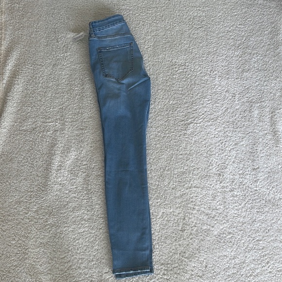 Aeropostale Size 4 Ripped Repreve Jeans - Picture 3 of 7